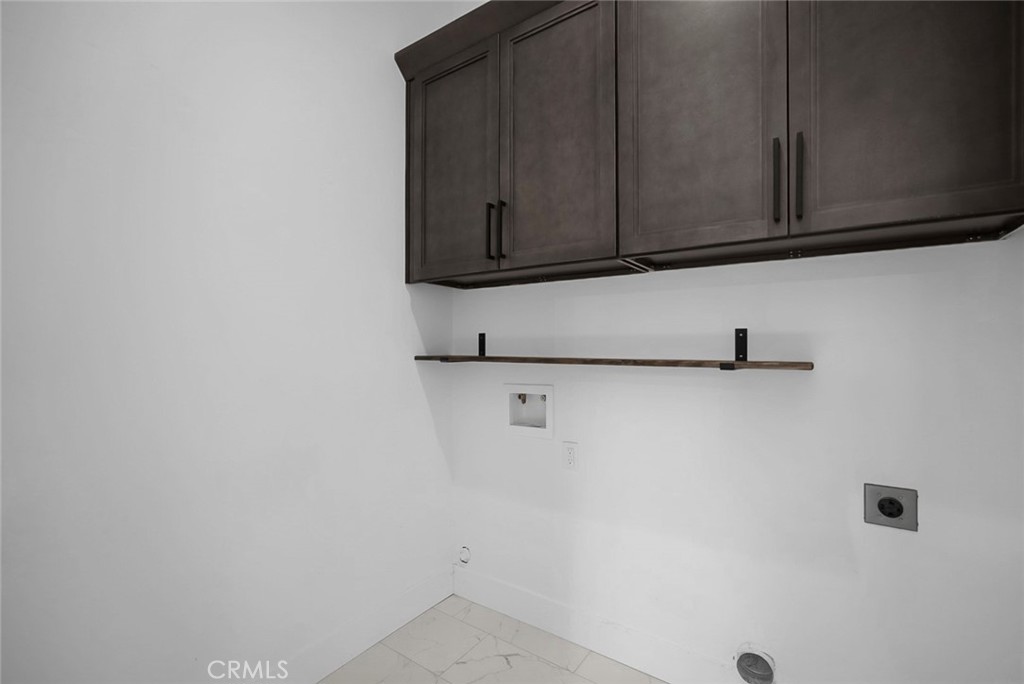 3394 Banbury Property Photo 14