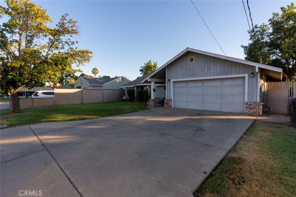 1417 E 20th Property Photo 2