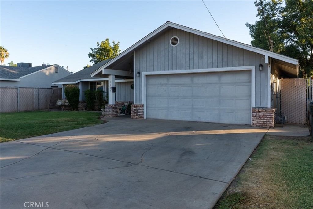 1417 E 20th Property Photo 3