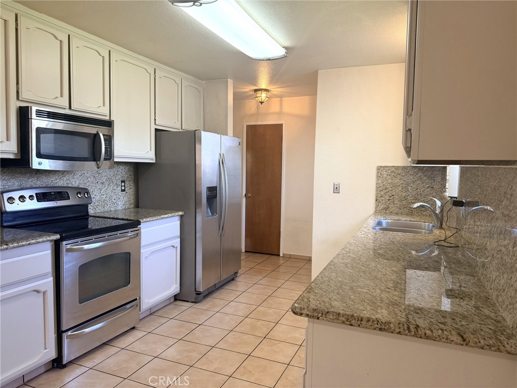 33 E Wallis Property Photo 3