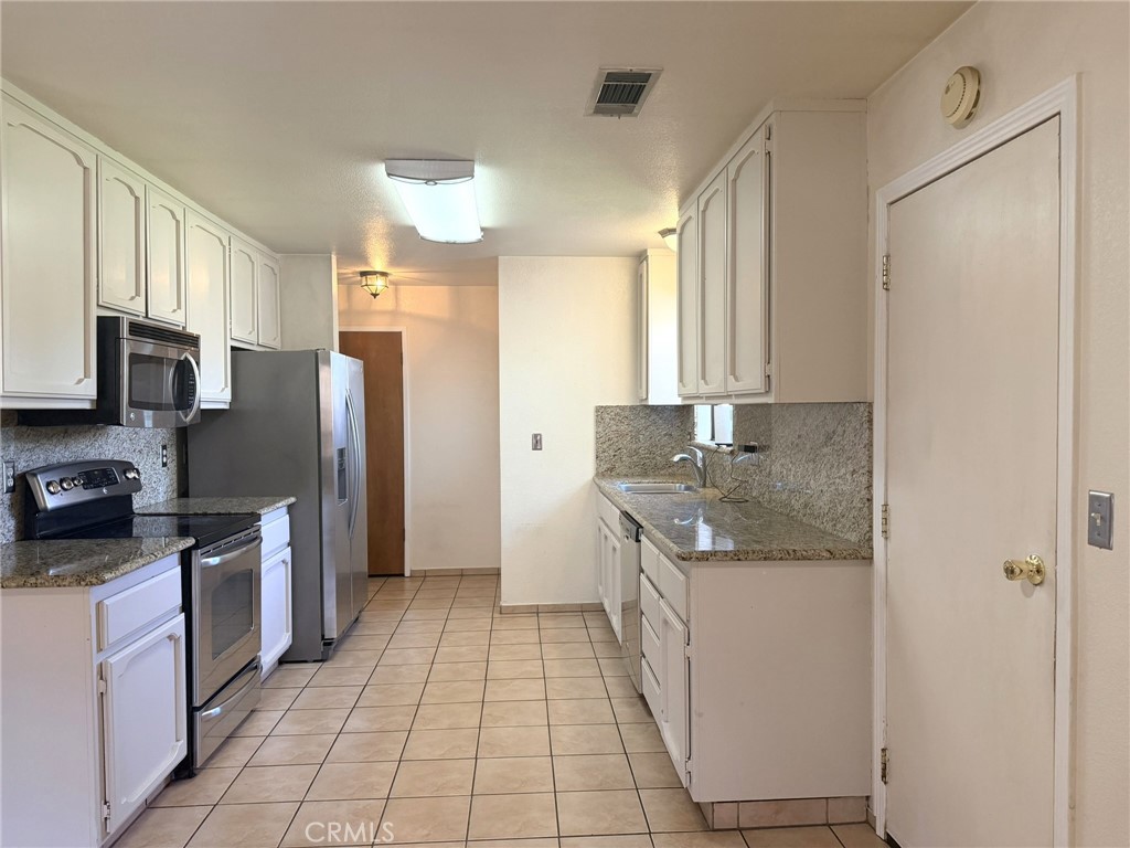 33 E Wallis Property Photo 5