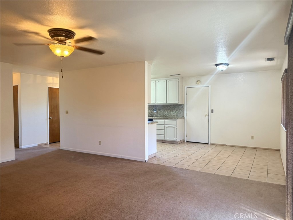 33 E Wallis Property Photo 7