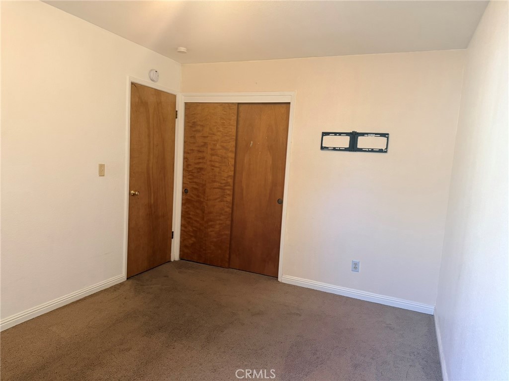 33 E Wallis Property Photo 9