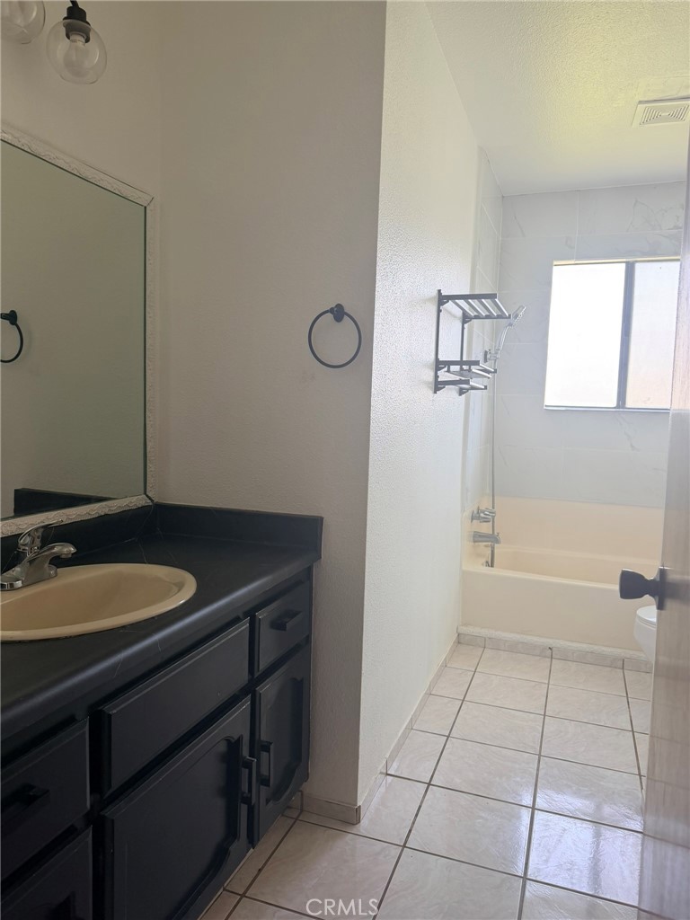 33 E Wallis Property Photo 16