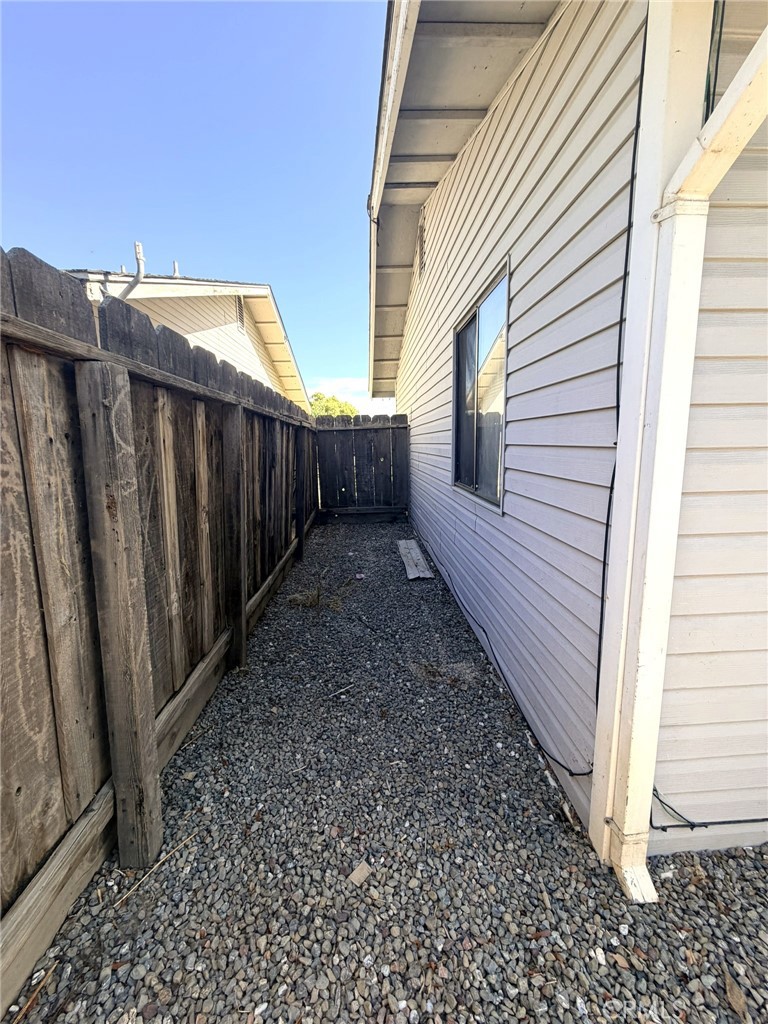 33 E Wallis Property Photo 24