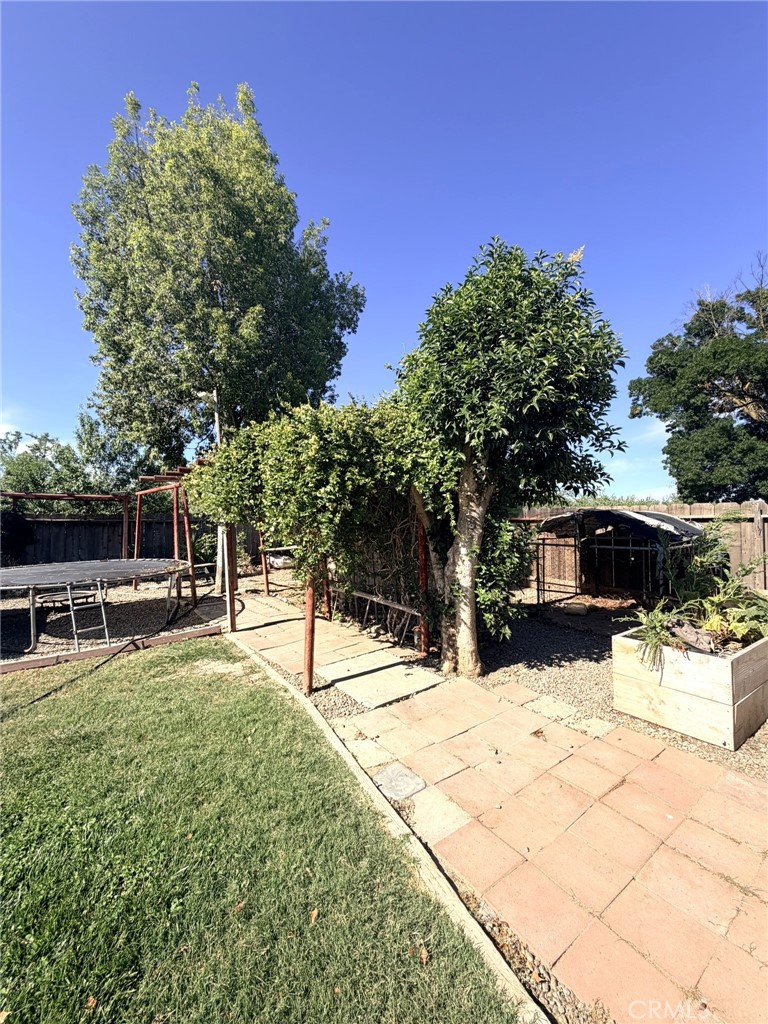 33 E Wallis Property Photo 26
