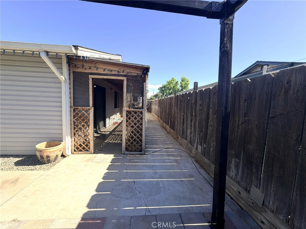 33 E Wallis Property Photo 28