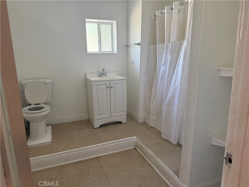 324 W 22nd Property Photo 13