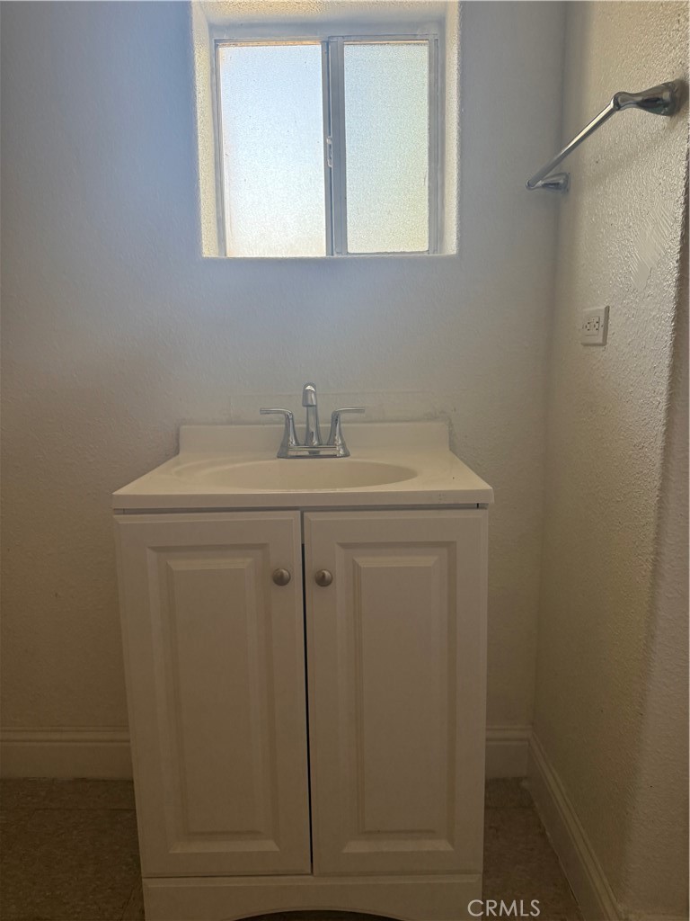 324 W 22nd Property Photo 14