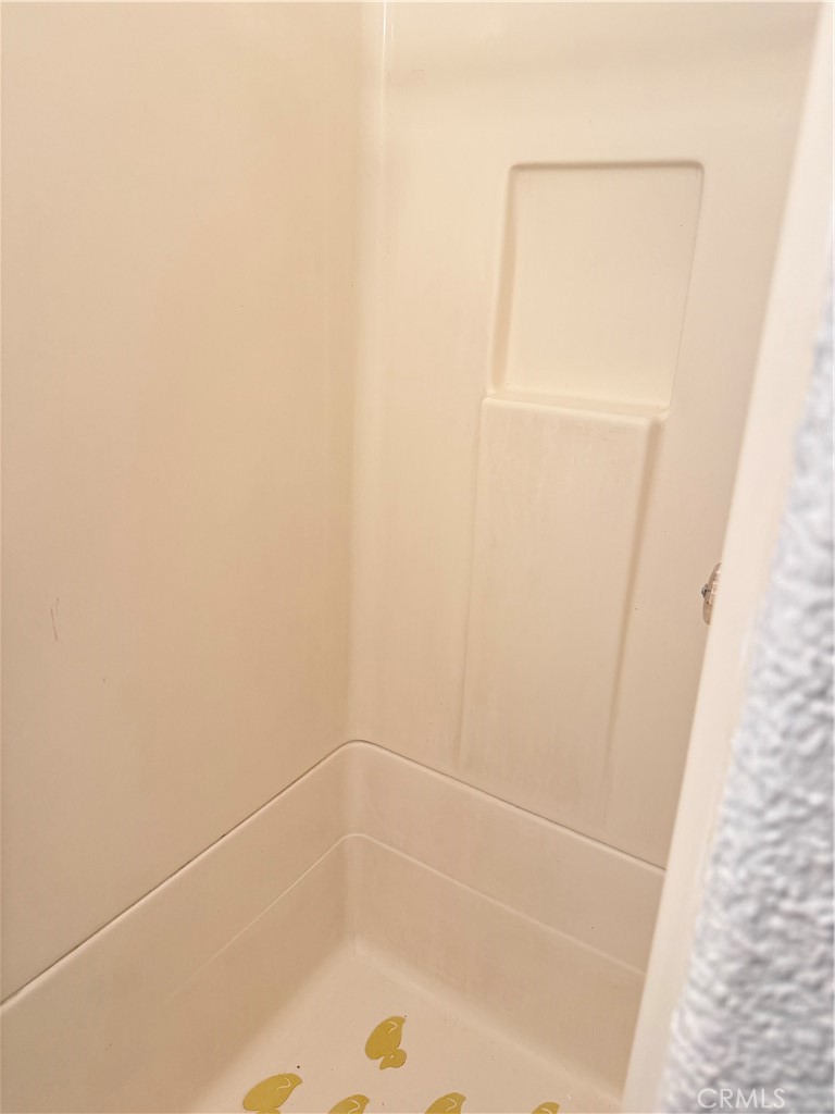 324 W 22nd Property Photo 16
