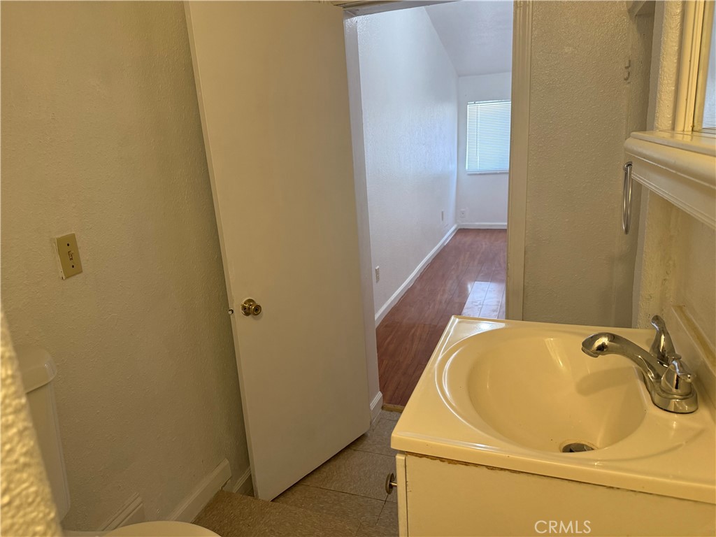 324 W 22nd Property Photo 17