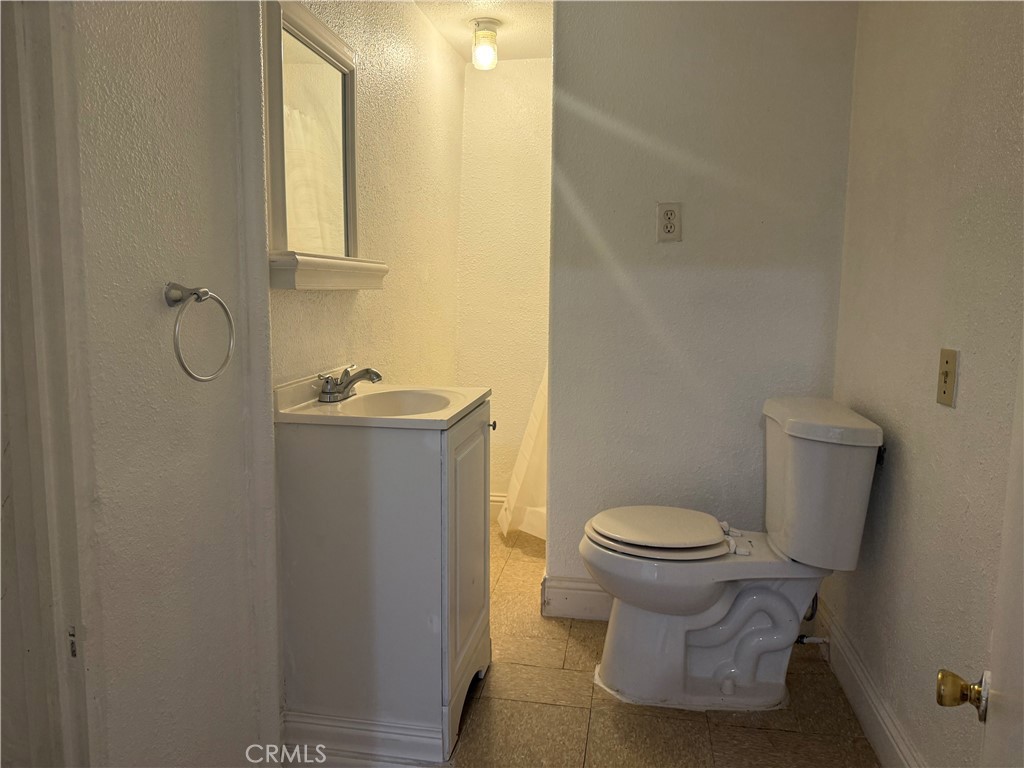 324 W 22nd Property Photo 18