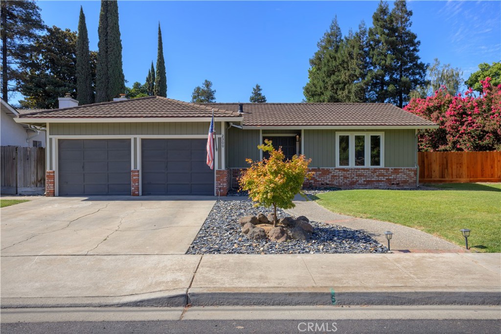 2300 E Hawkeye Avenue Property Photo 1