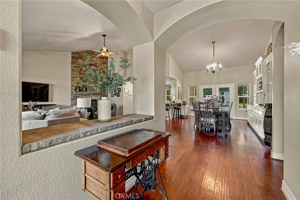 1060 Stratford Avenue Property Photo 11