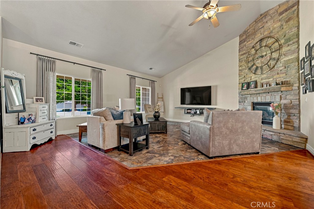 1060 Stratford Avenue Property Photo 15