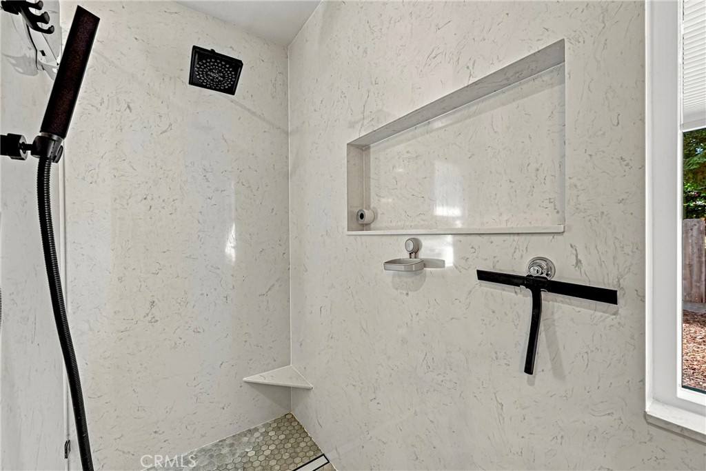 1060 Stratford Avenue Property Photo 44