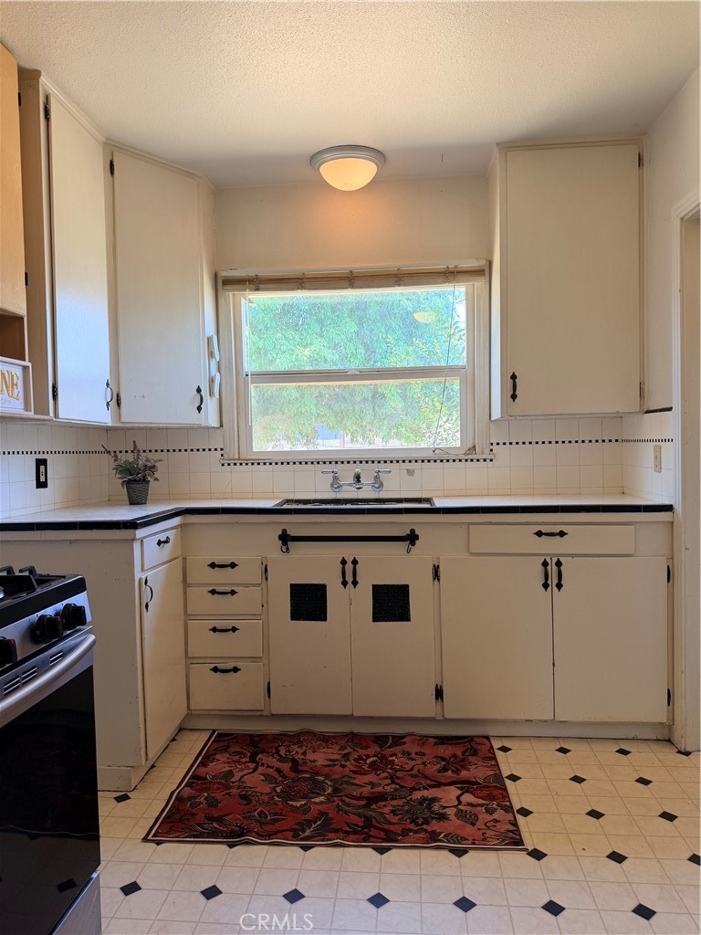 2033 Highland Property Photo 16