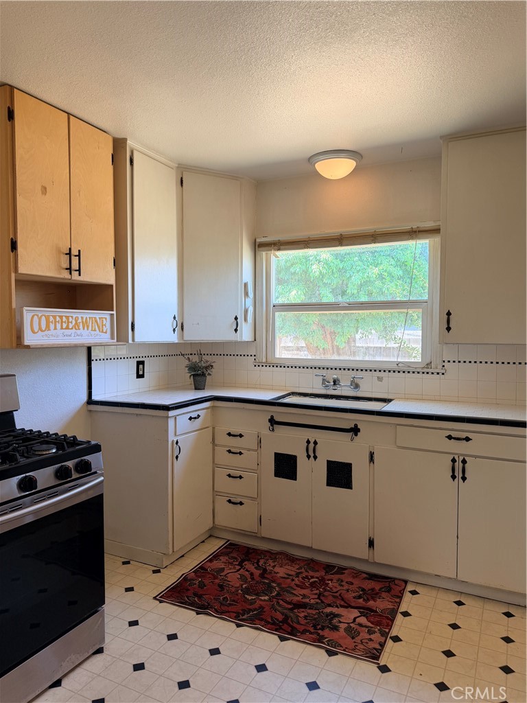 2033 Highland Property Photo 17