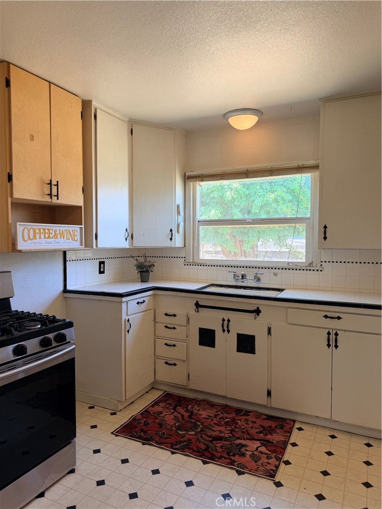 2033 Highland Property Photo 17
