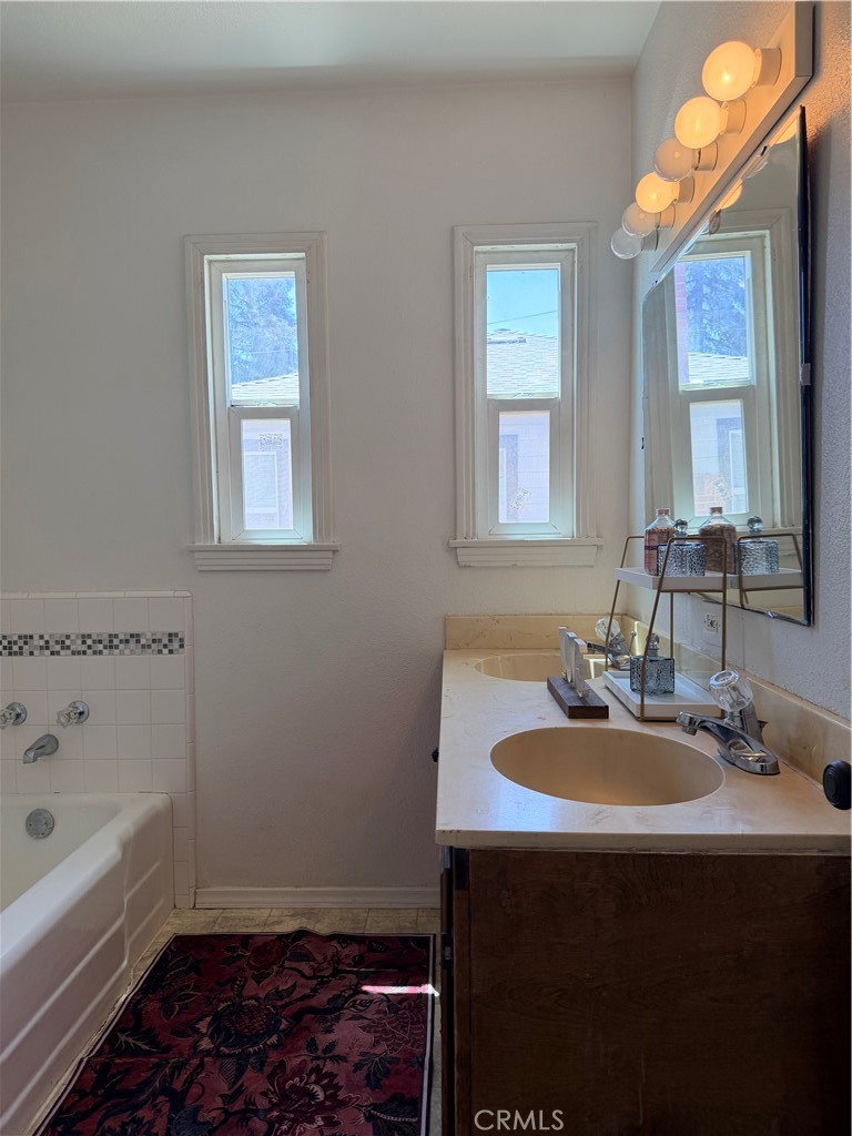 2033 Highland Property Photo 31