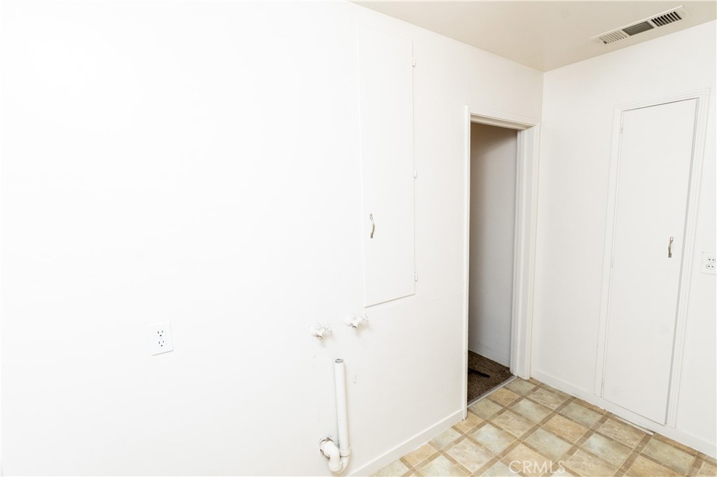 555 N 2nd Property Photo 36