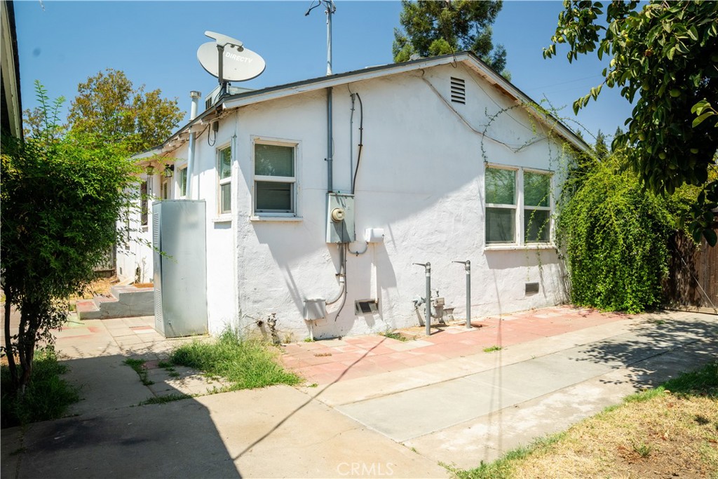 555 N 2nd Property Photo 38