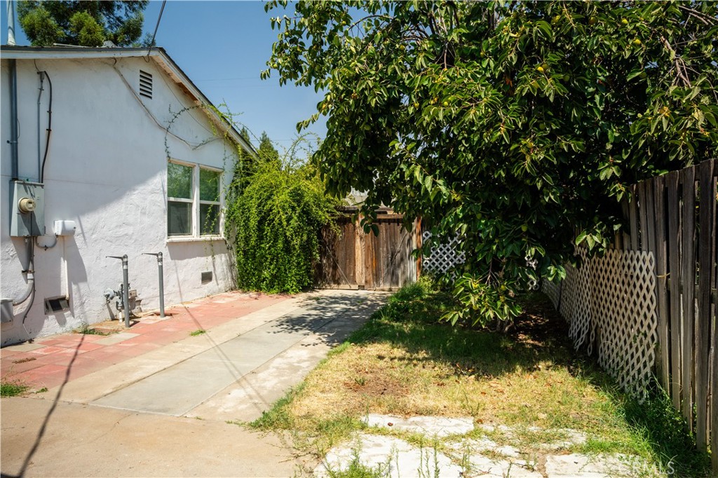 555 N 2nd Property Photo 39
