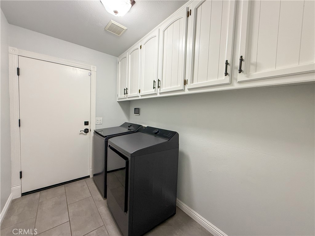 887 Purdue Court Property Photo 12
