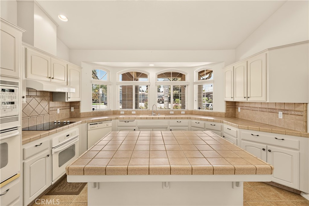 3077 Express Court Property Photo 15