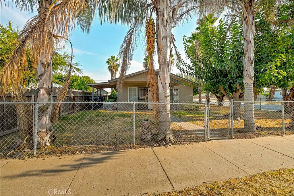 9566 E Broadway Property Photo 4