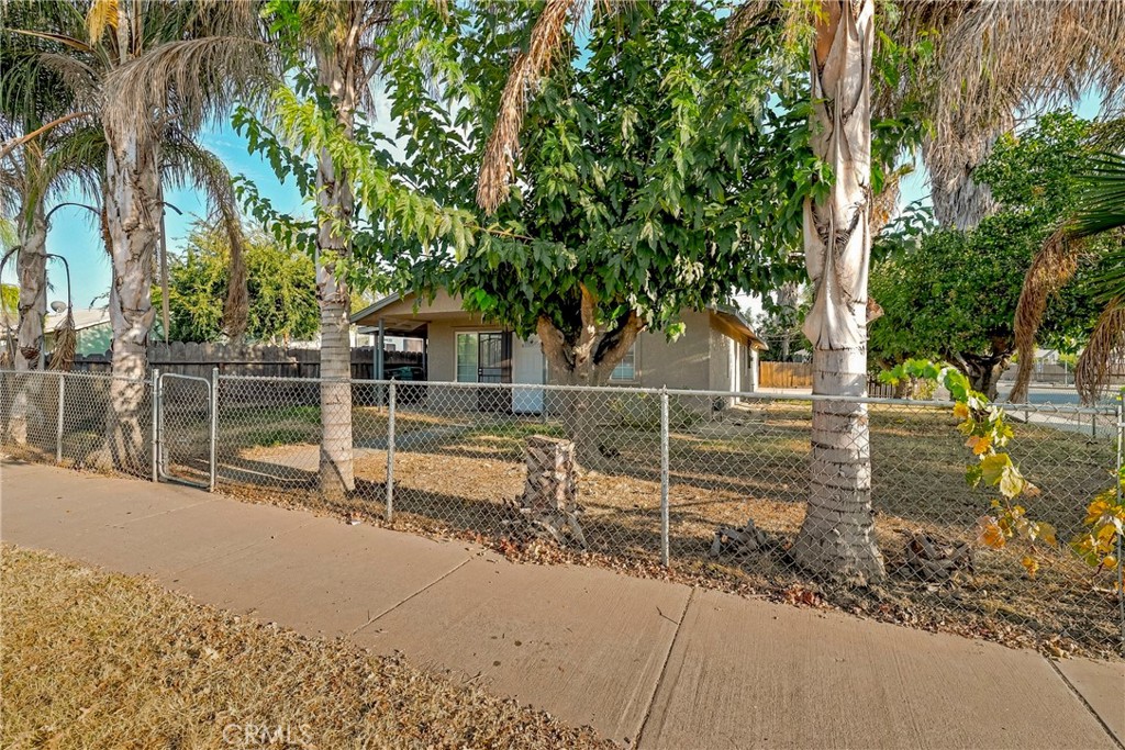 9566 E Broadway Property Photo 5