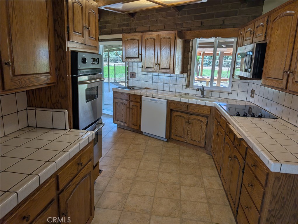 4240 Los Olivos Rd Property Photo 9