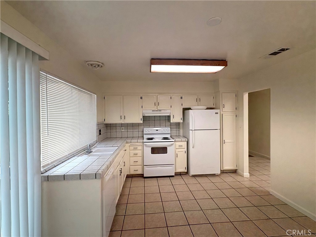 455 Columbia Property Photo 3