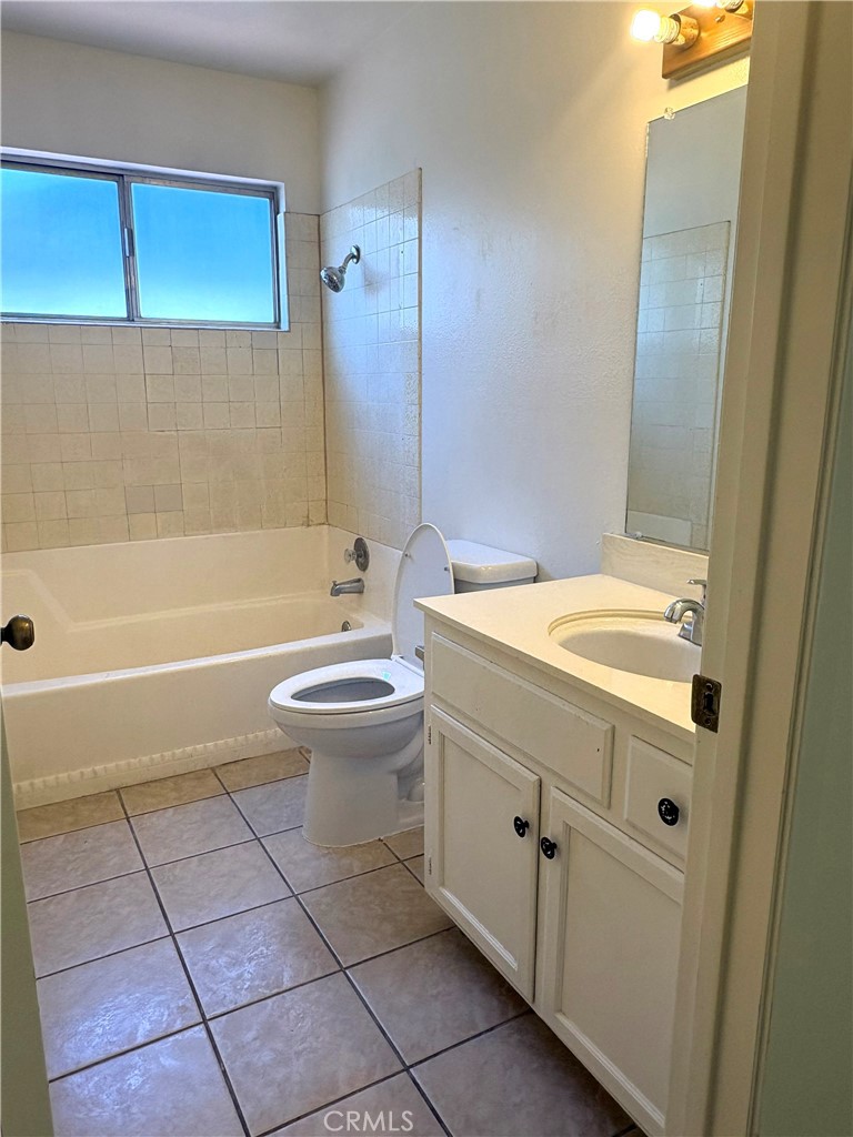 455 Columbia Property Photo 5