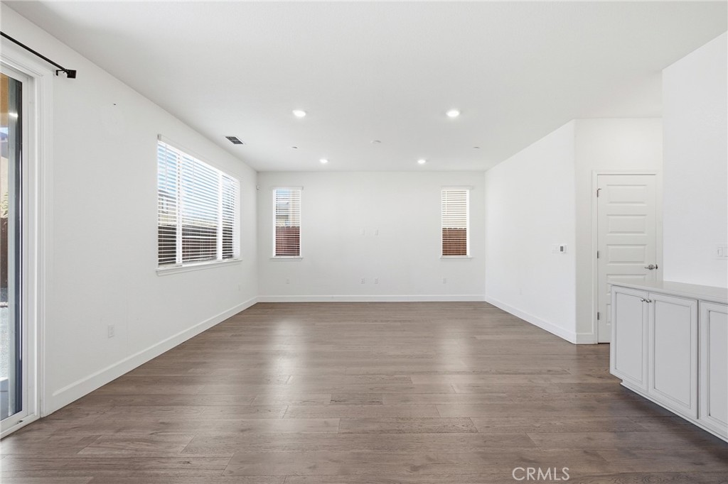 3265 Garibaldi Property Photo 4