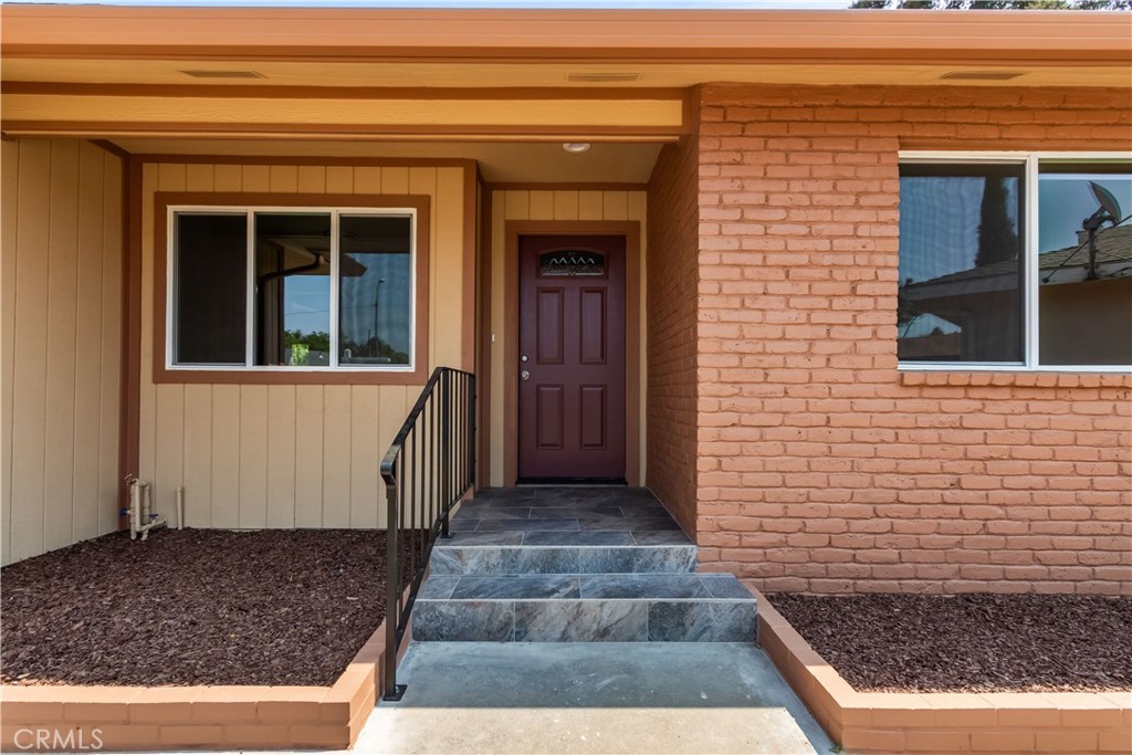 698 Roberts Court Property Photo 4
