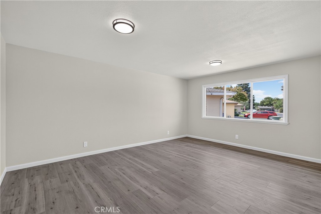 698 Roberts Court Property Photo 6