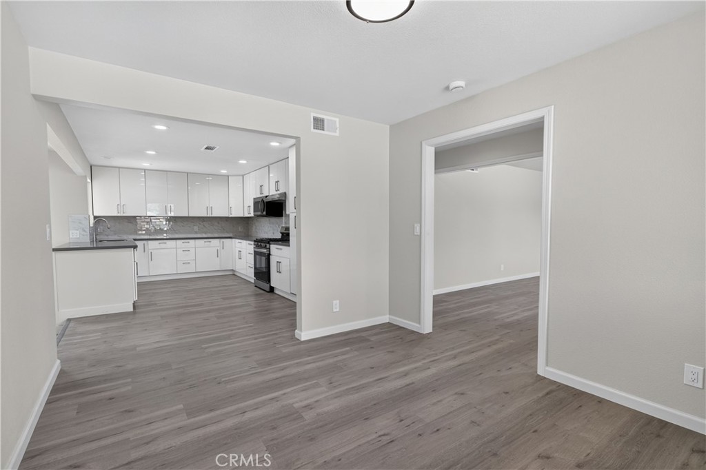 698 Roberts Court Property Photo 8