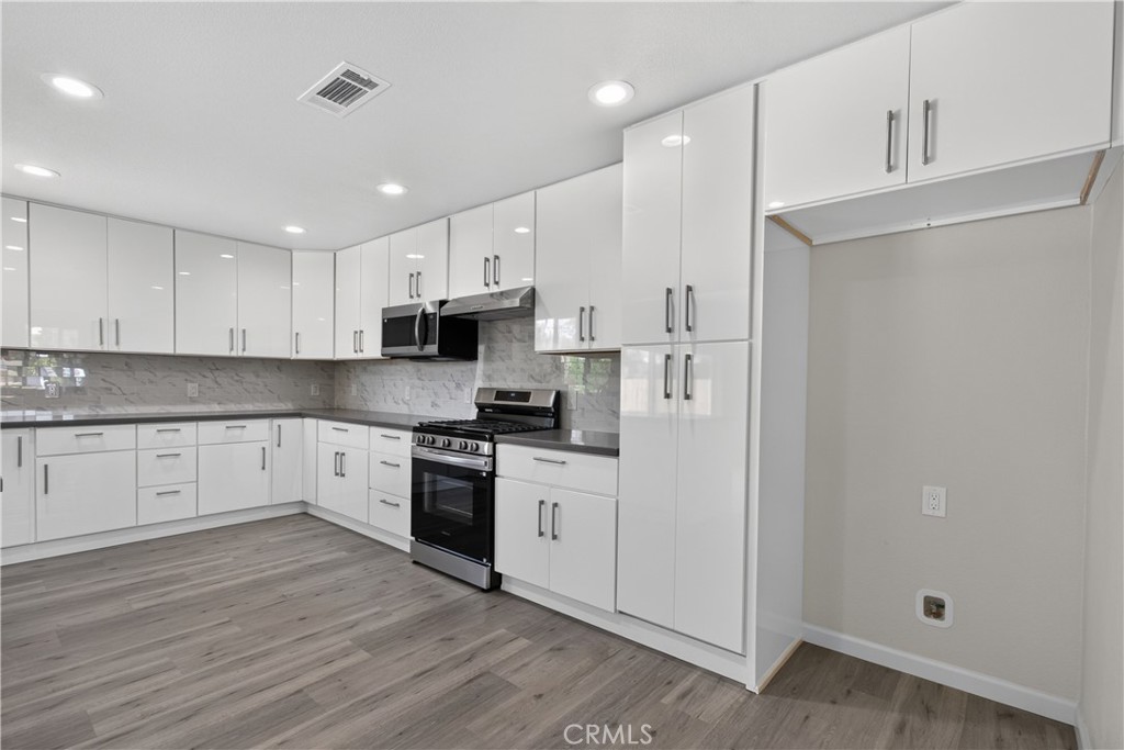 698 Roberts Court Property Photo 11