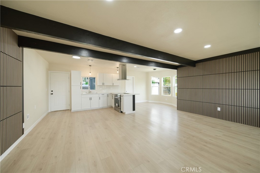 145 E 20th Property Photo 5