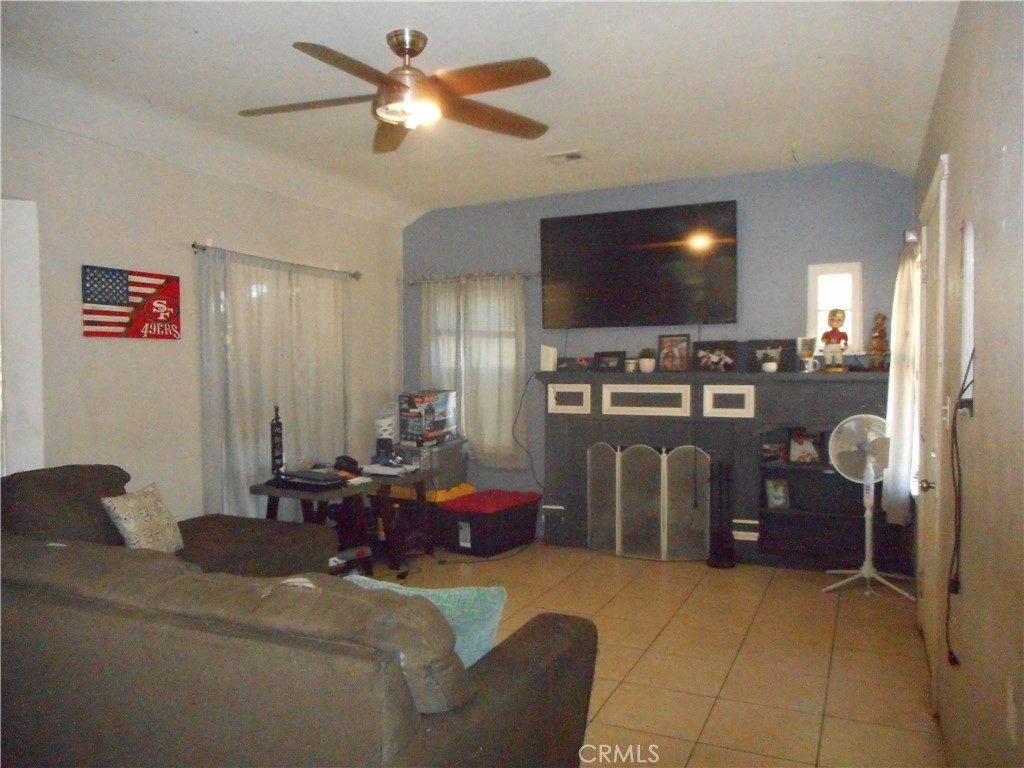 52 W 25th Property Photo 4