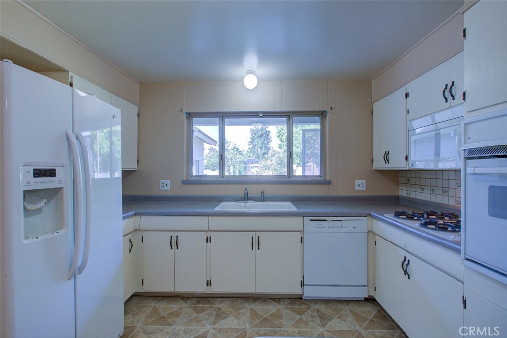 730 Juniper Property Photo 11