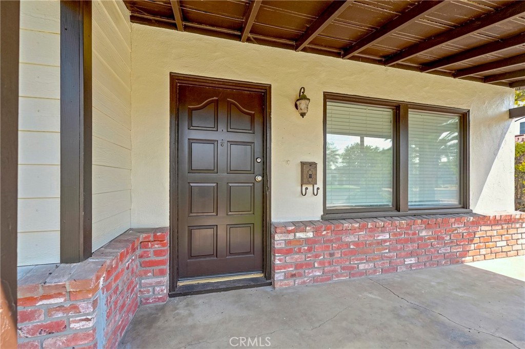 209 E 18th Property Photo 3