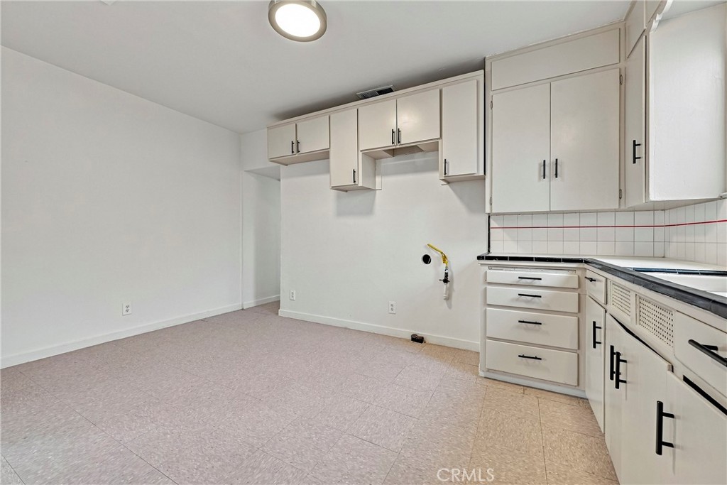 209 E 18th Property Photo 18
