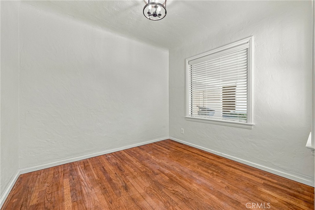 209 E 18th Property Photo 24