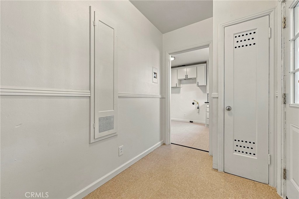 209 E 18th Property Photo 32