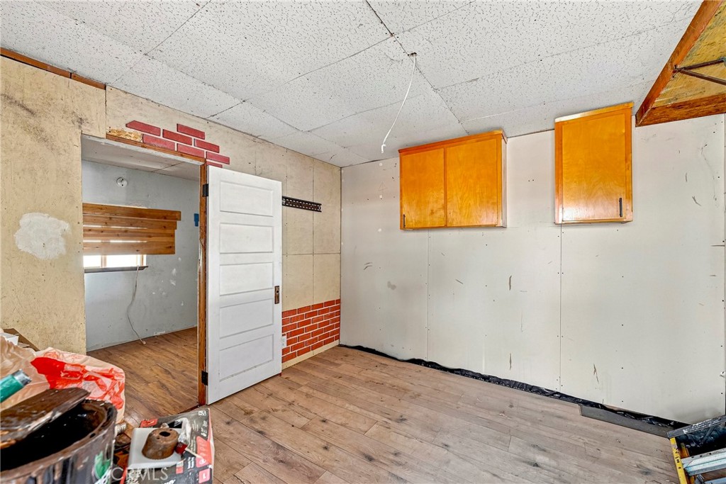 209 E 18th Property Photo 34