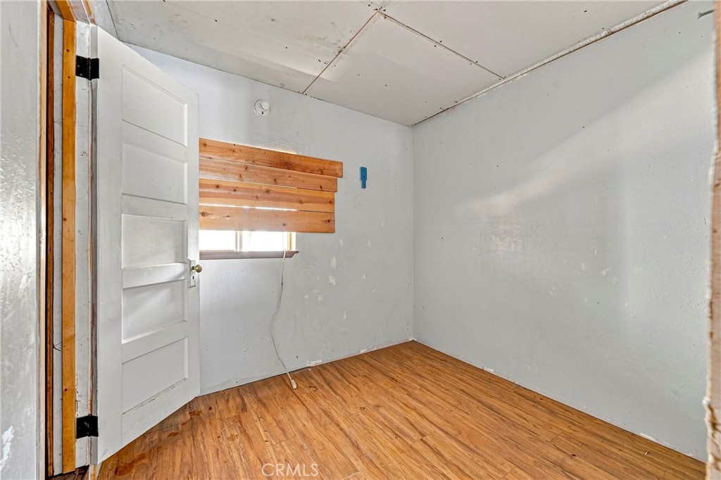 209 E 18th Property Photo 36