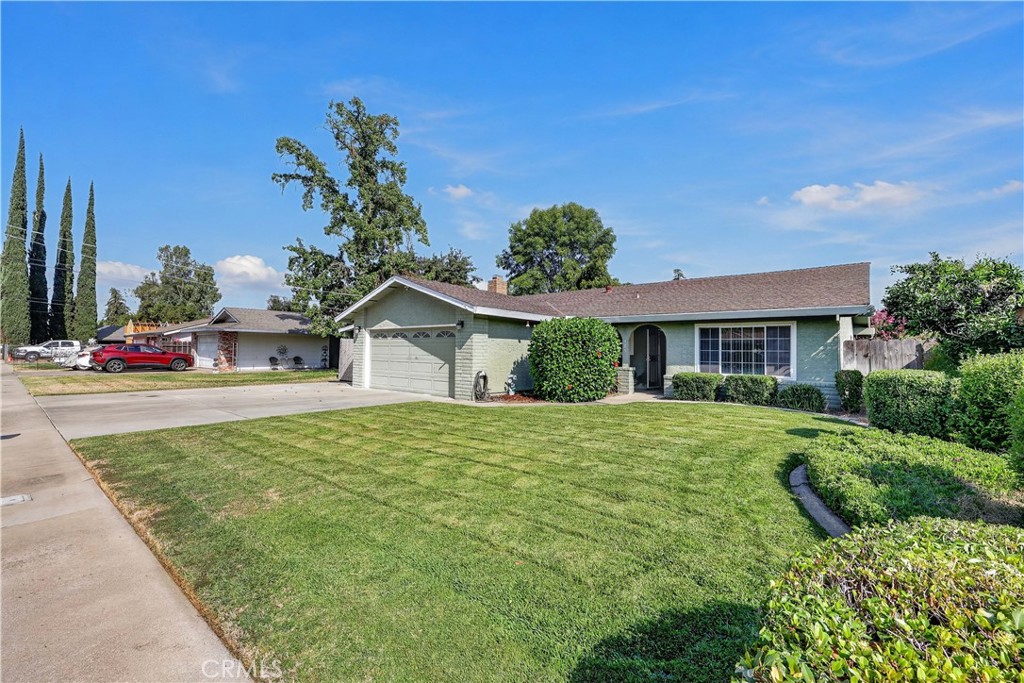 385 Emerald Property Photo 3