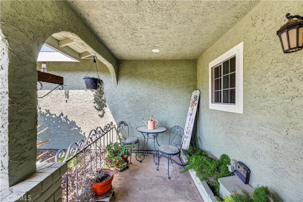 385 Emerald Property Photo 4